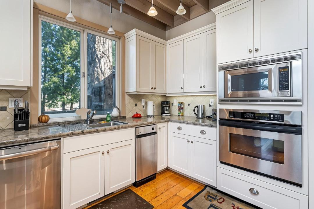 Photo of Kitchen in Groveland
