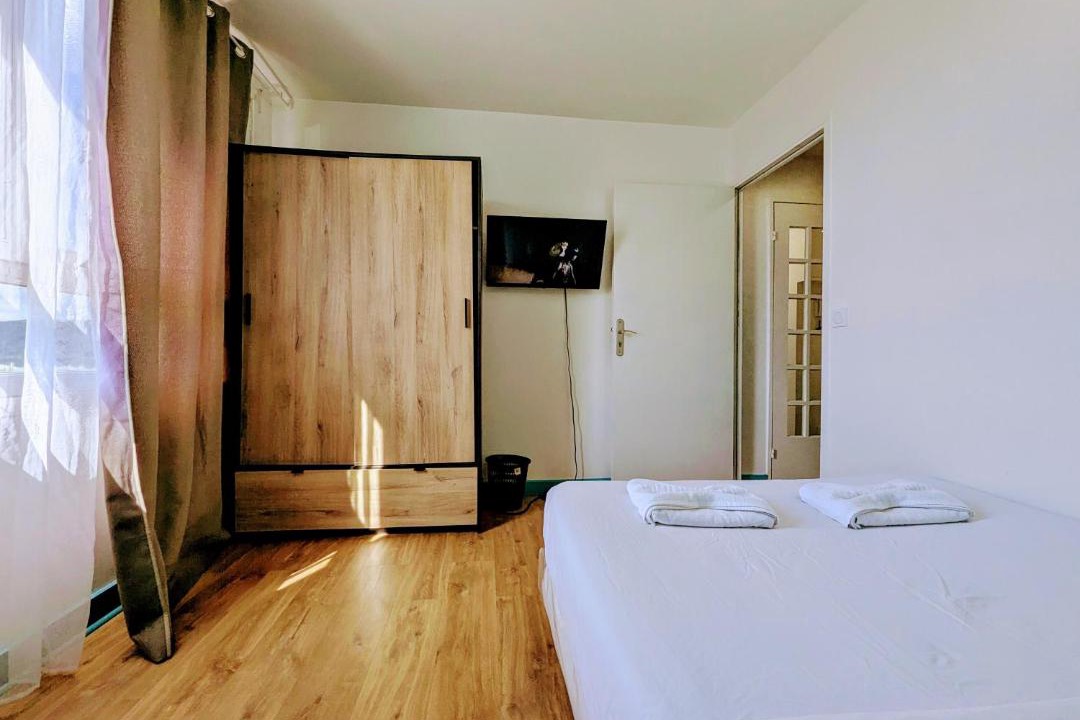 Photo of Bedroom in Mantes-la-Jolie