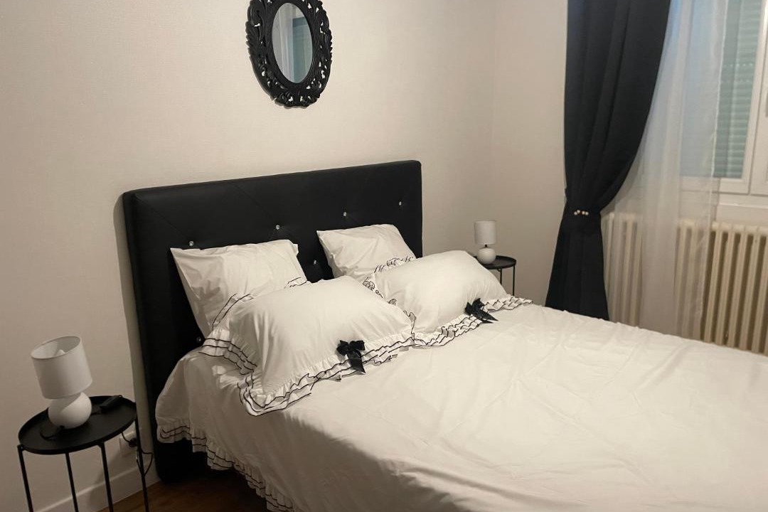 Photo of Bedroom in Issoudun