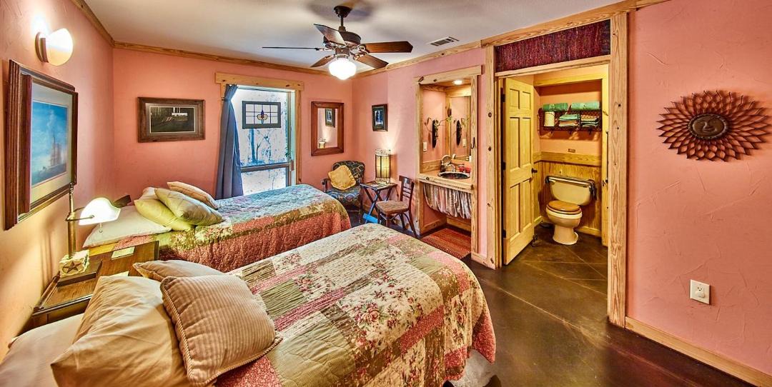 Photo of Bedroom in Van Zandt County