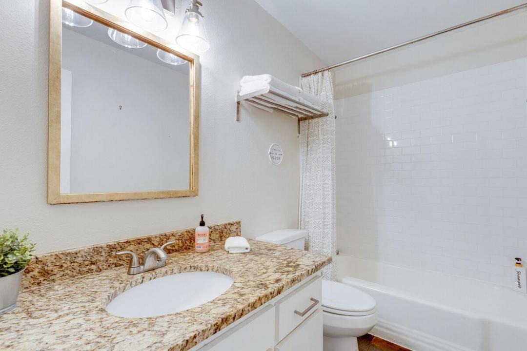 Photo of Bathroom in Greater South River City