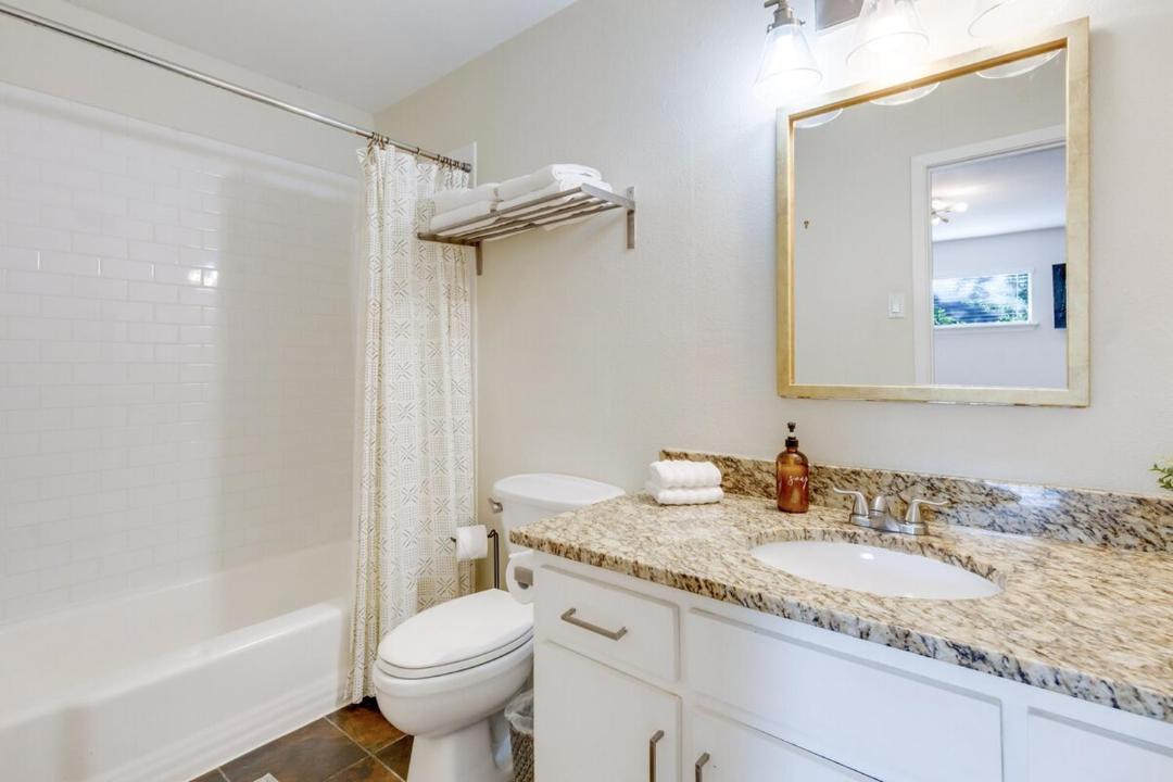 Photo of Bathroom in Greater South River City