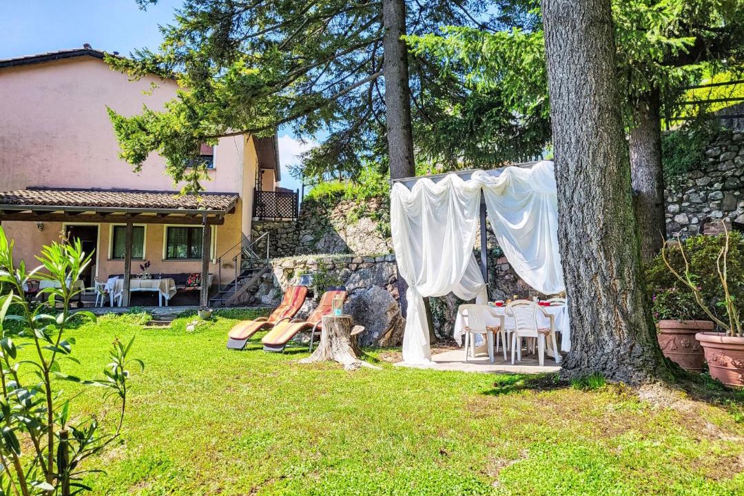 Photo of Others in Besazio