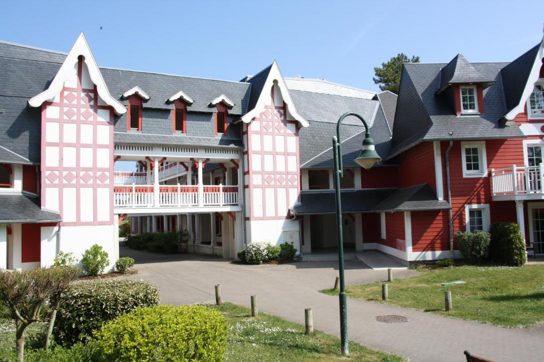 Photo of Buildings in Belle Dune