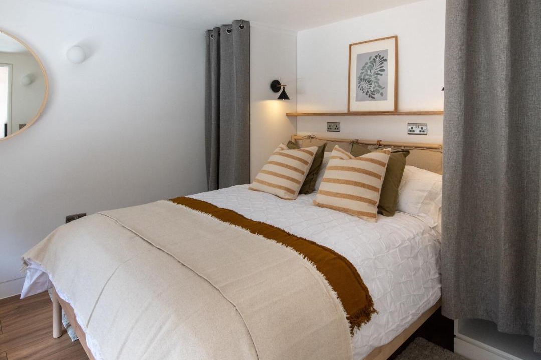 Photo of Others in Etchinghill