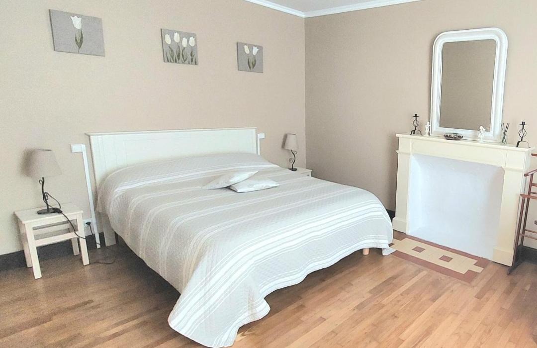 Photo of Bedroom in Montbazens