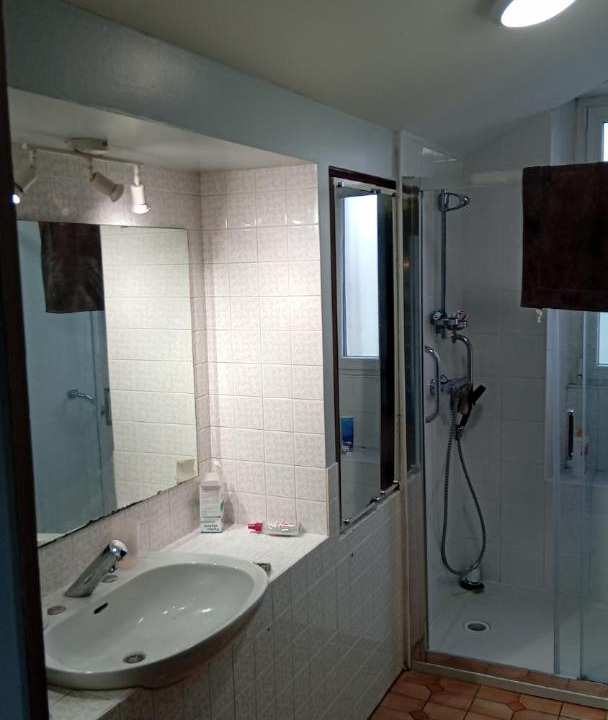 Photo of Bathroom in Reaumur