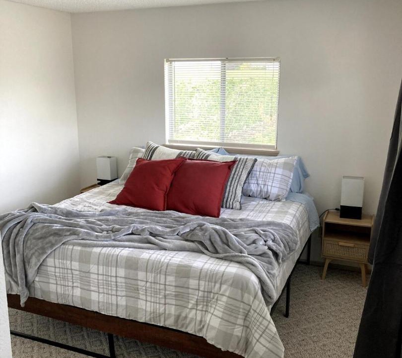 Photo of Bedroom in Outlook