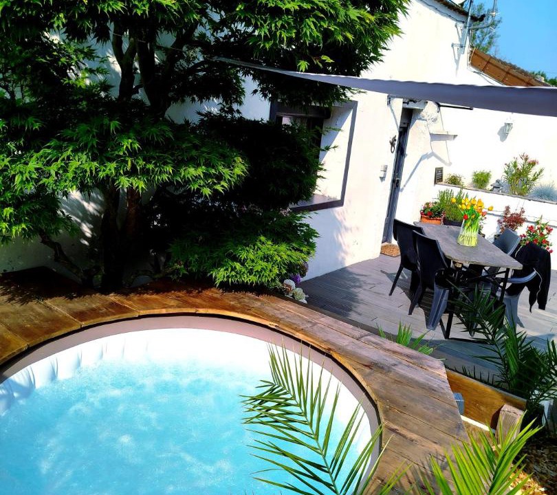 Photo of Others in Lux