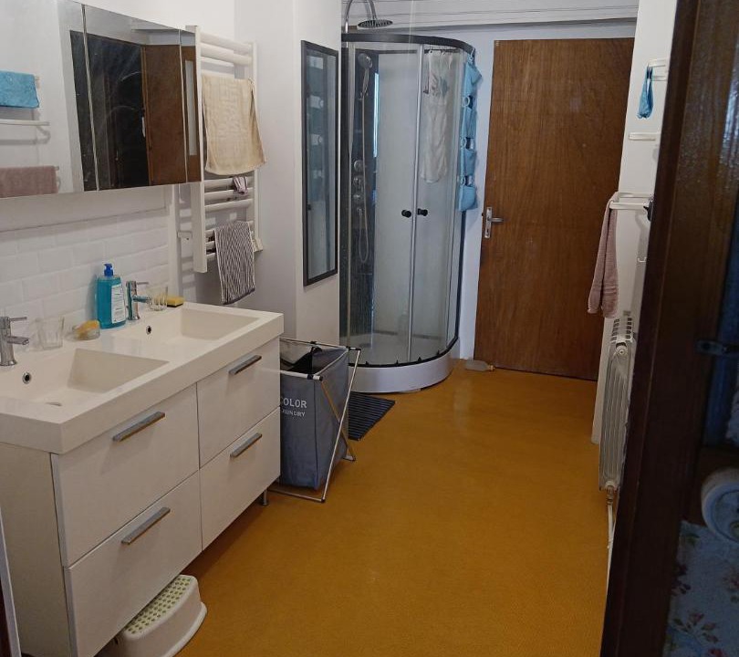 Photo of Others in Albies