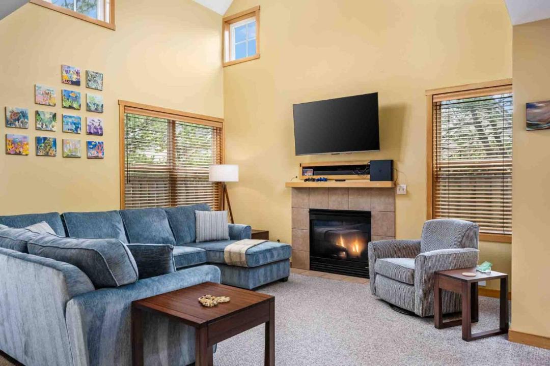 Photo of Livingroom in Shorepine Village