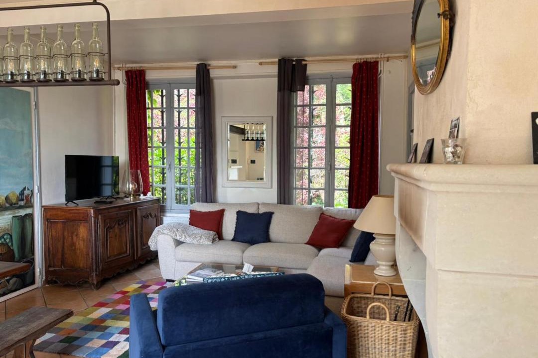 Photo of Others in Behuard