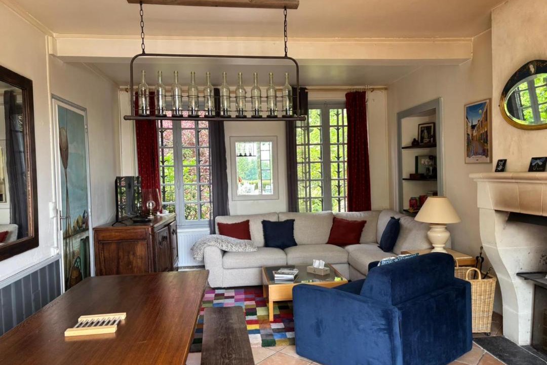 Photo of Others in Behuard