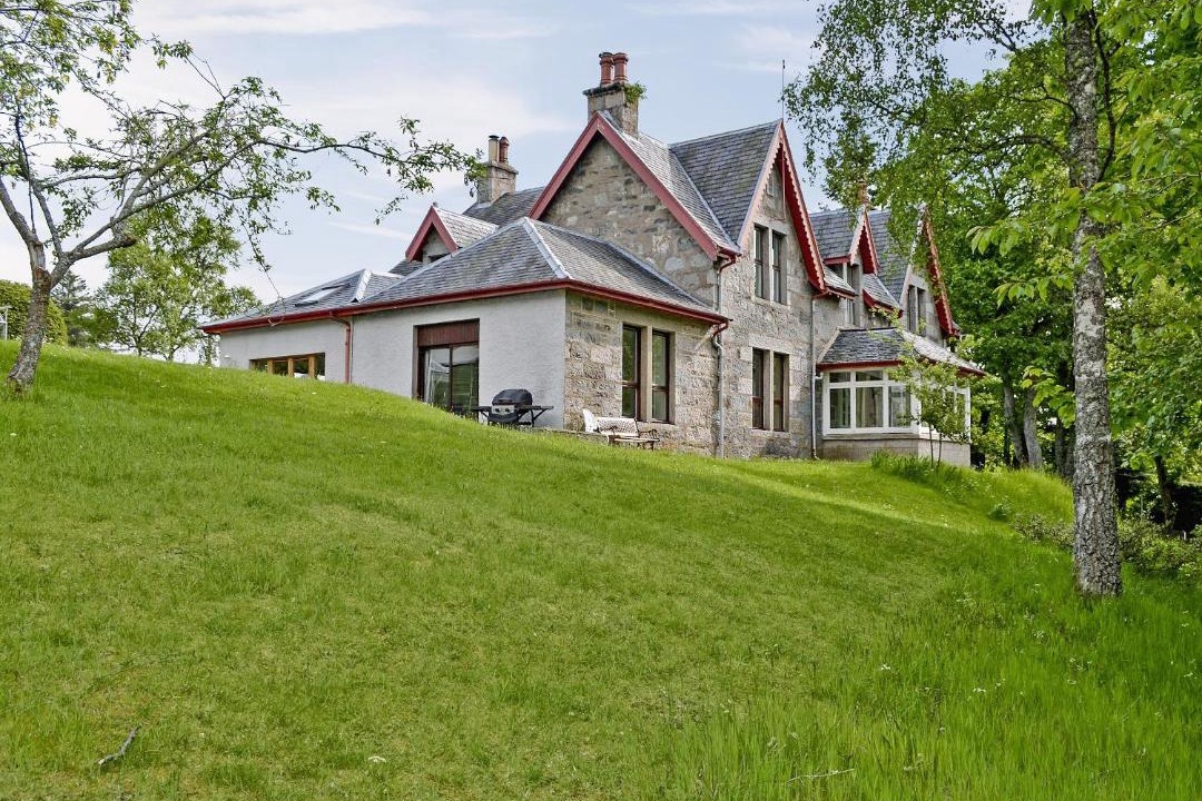 Photo of Others in Newtonmore