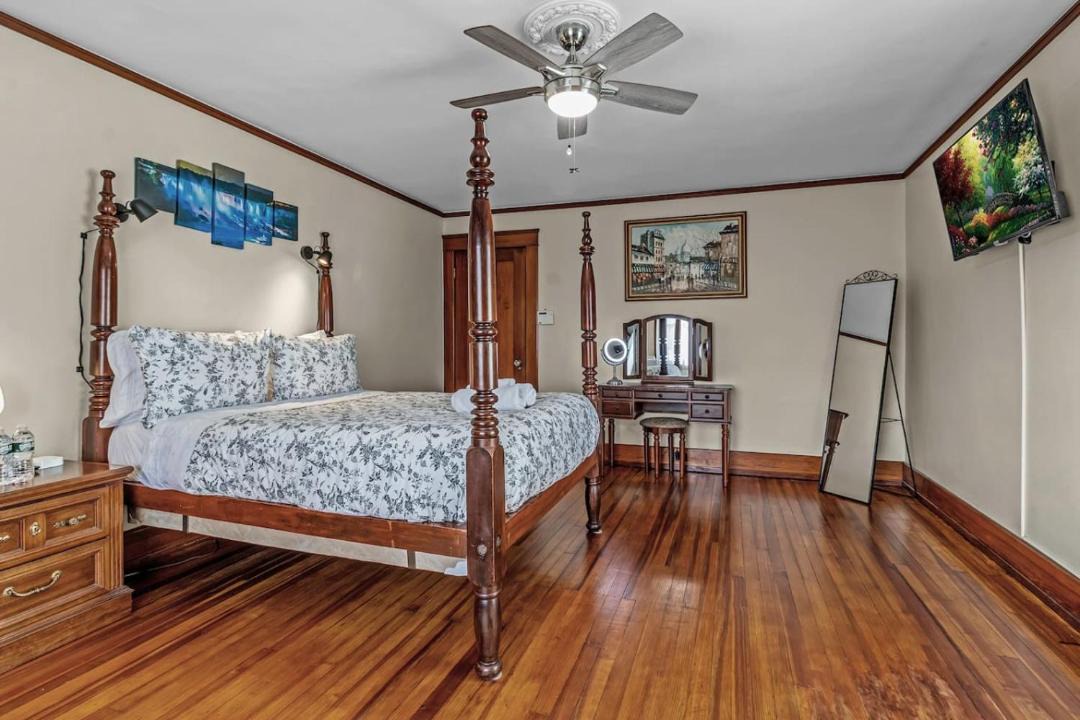 Photo of Bedroom in Niagara Falls