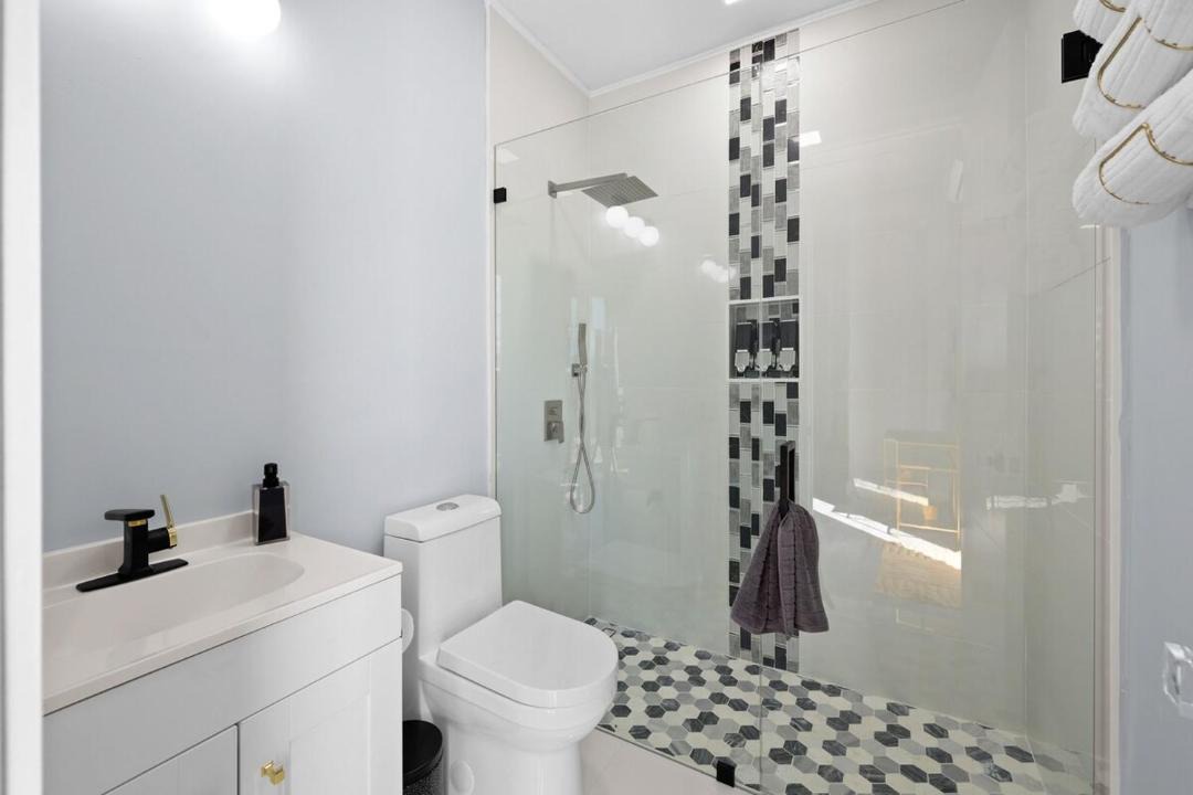 Photo of Bathroom in Mariner