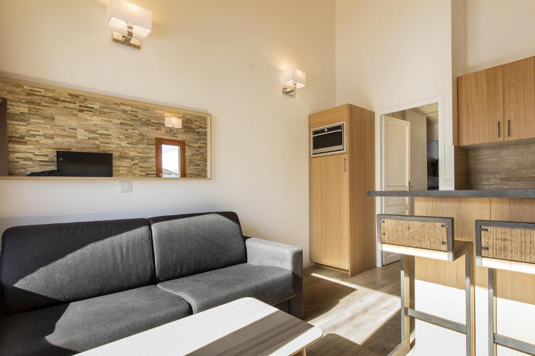 Photo of Others in Demi-Quartier