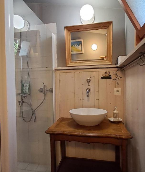 Photo of Bathroom in Beaumont-en-Veron