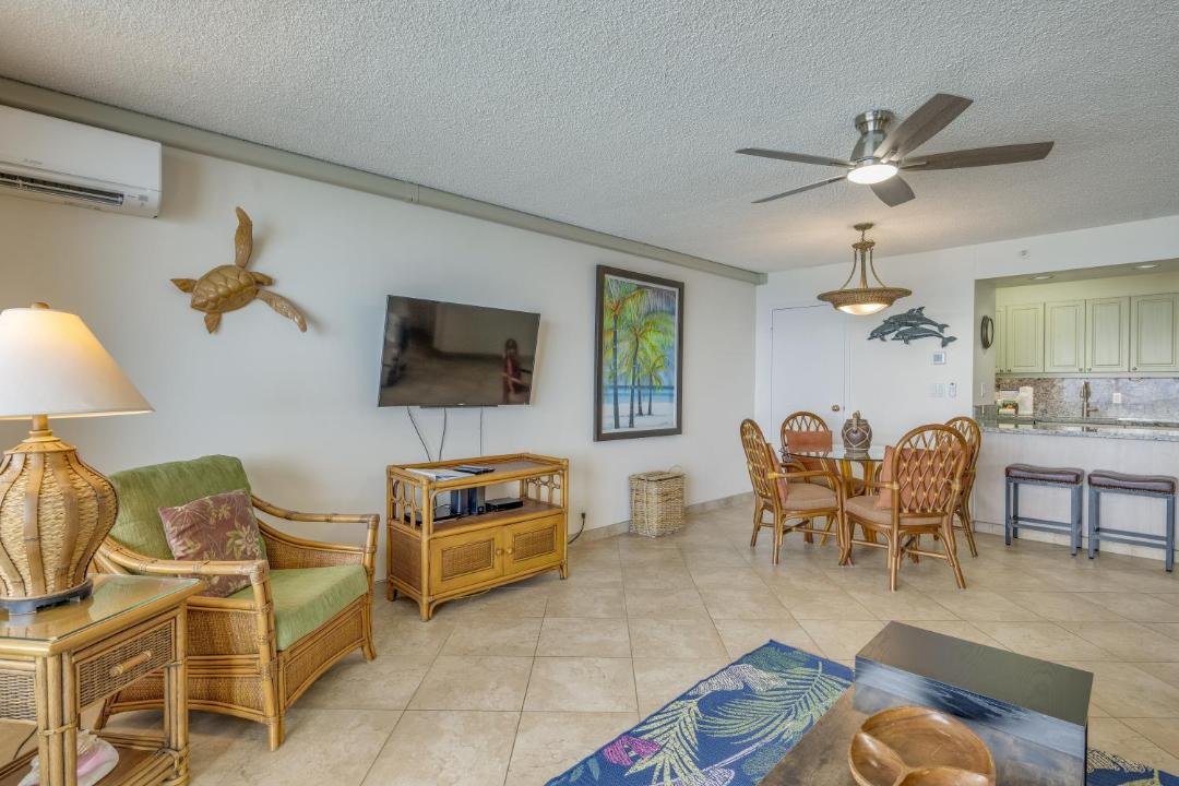 Photo of Others in Kahana