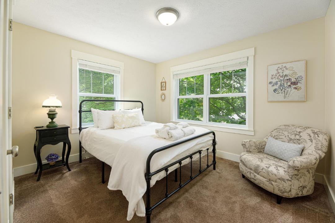 Photo of Bedroom in Maple City