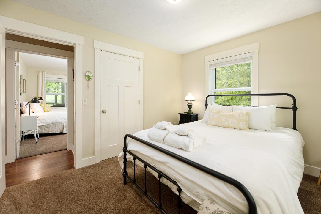 Photo of Bedroom in Maple City