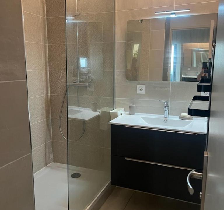 Photo of Bathroom in Cusset