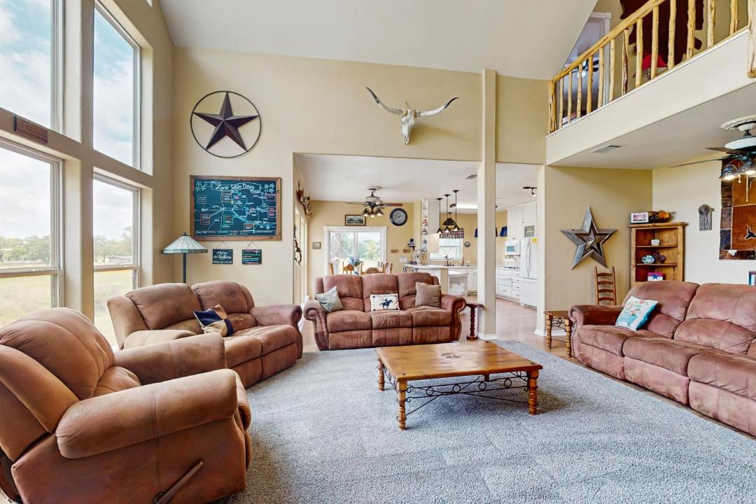 Photo of Livingroom in Buchanan Dam