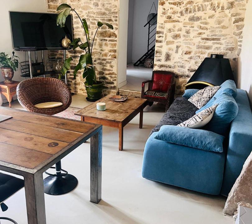Photo of Livingroom in Claret