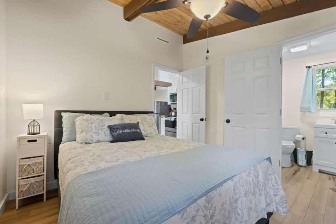 Photo of Bedroom in Hendersonville