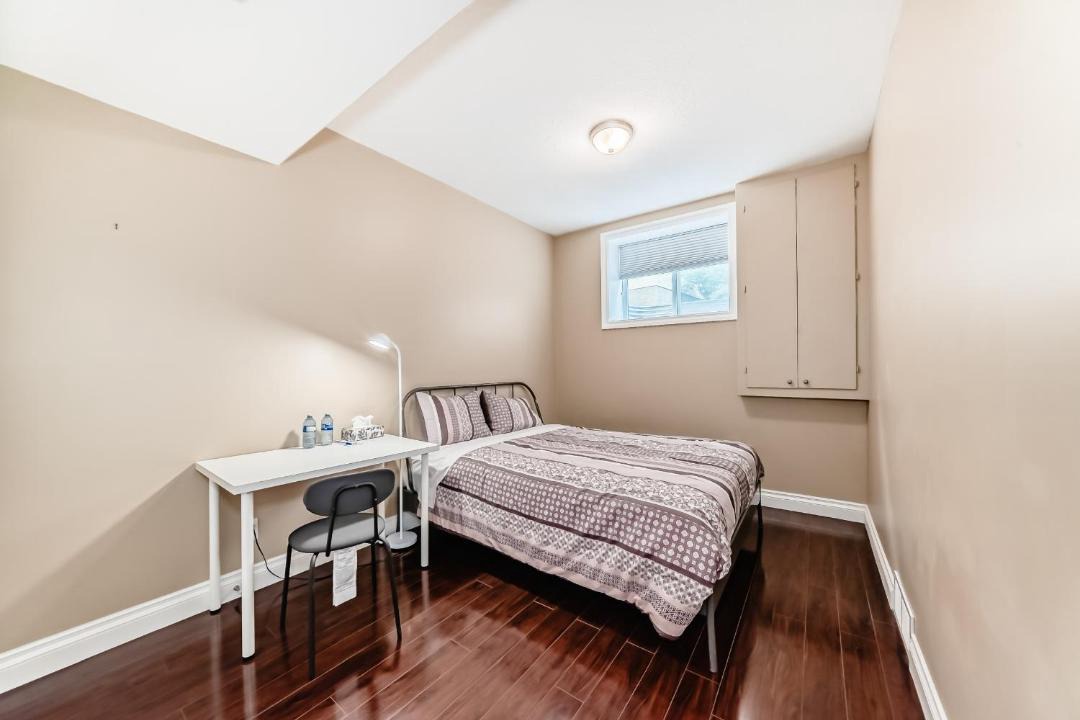 Photo of Bedroom in Signal Hill