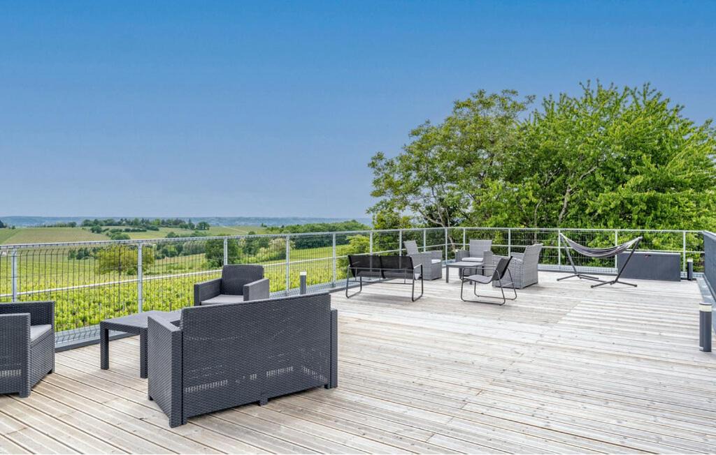 Photo of Patio Balcony in Belves-de-Castillon