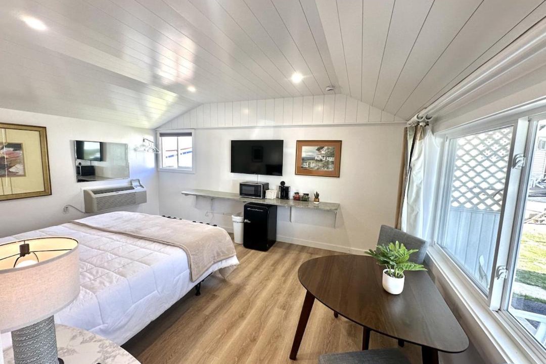 Photo of Others in Hulls Cove