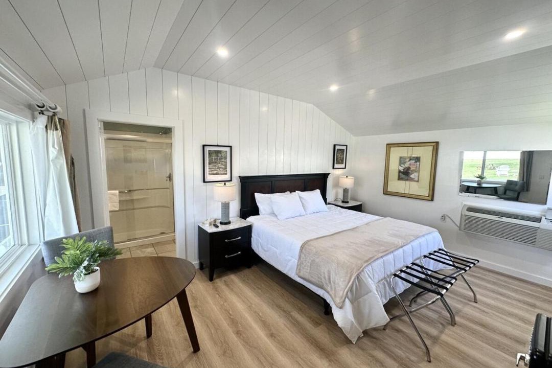 Photo of Others in Hulls Cove