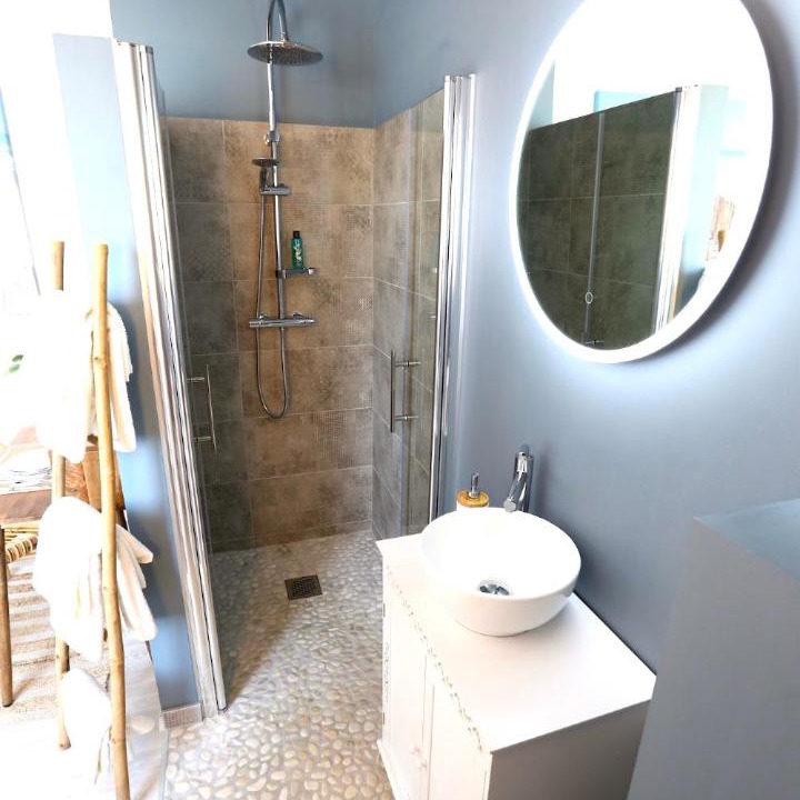 Photo of Bathroom in Les Leves-et-Thoumeyragues