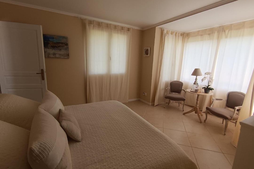 Photo of Bedroom in Castelnau-de-Montmiral