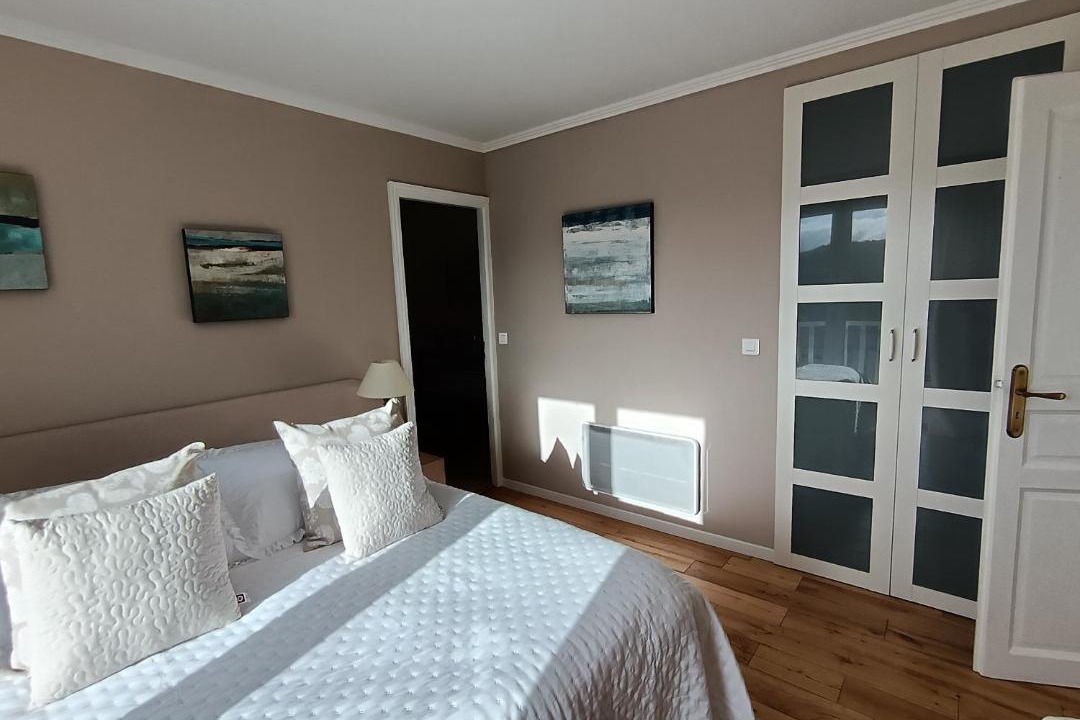Photo of Bedroom in Castelnau-de-Montmiral