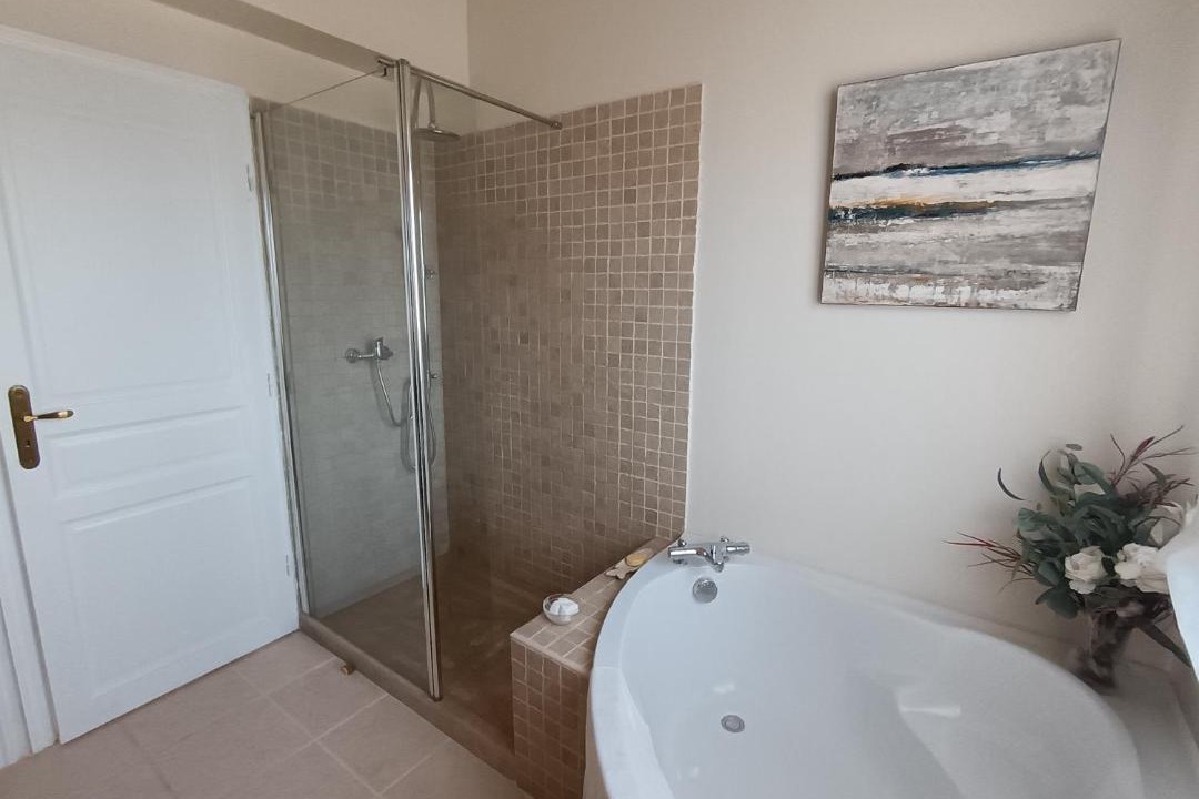 Photo of Bathroom in Castelnau-de-Montmiral