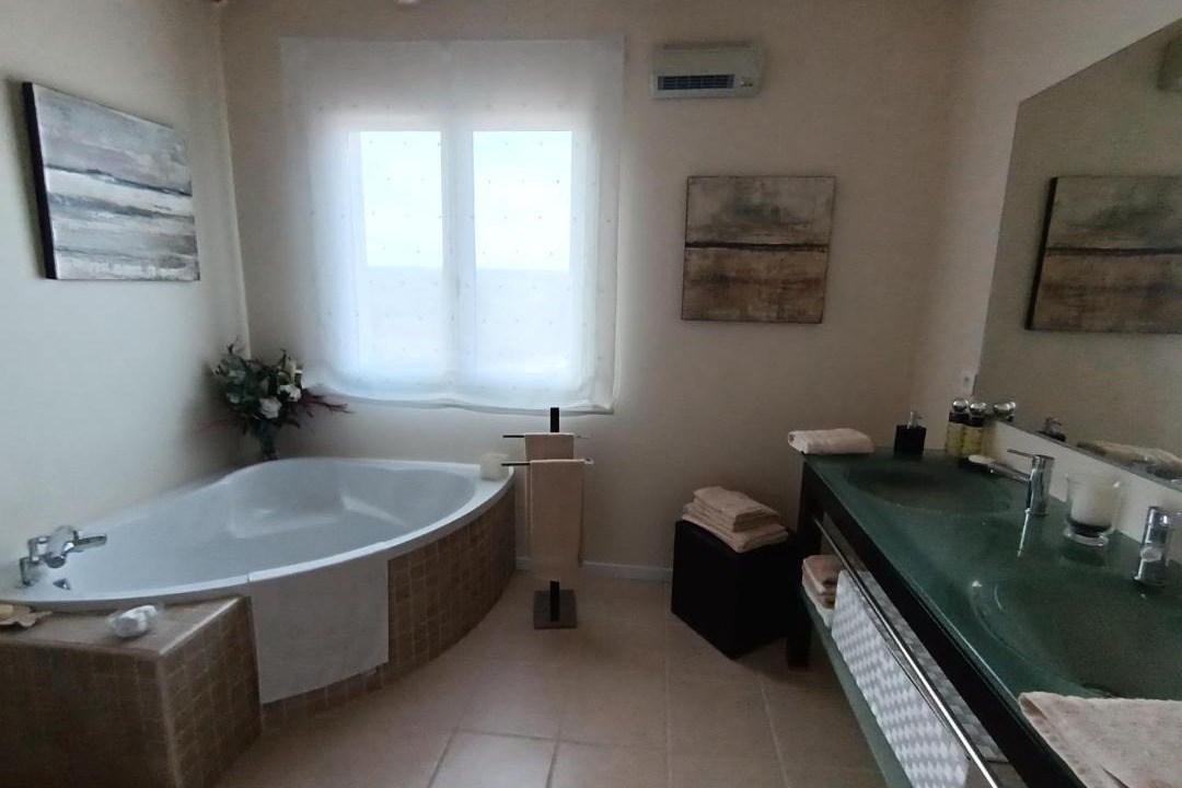 Photo of Bathroom in Castelnau-de-Montmiral