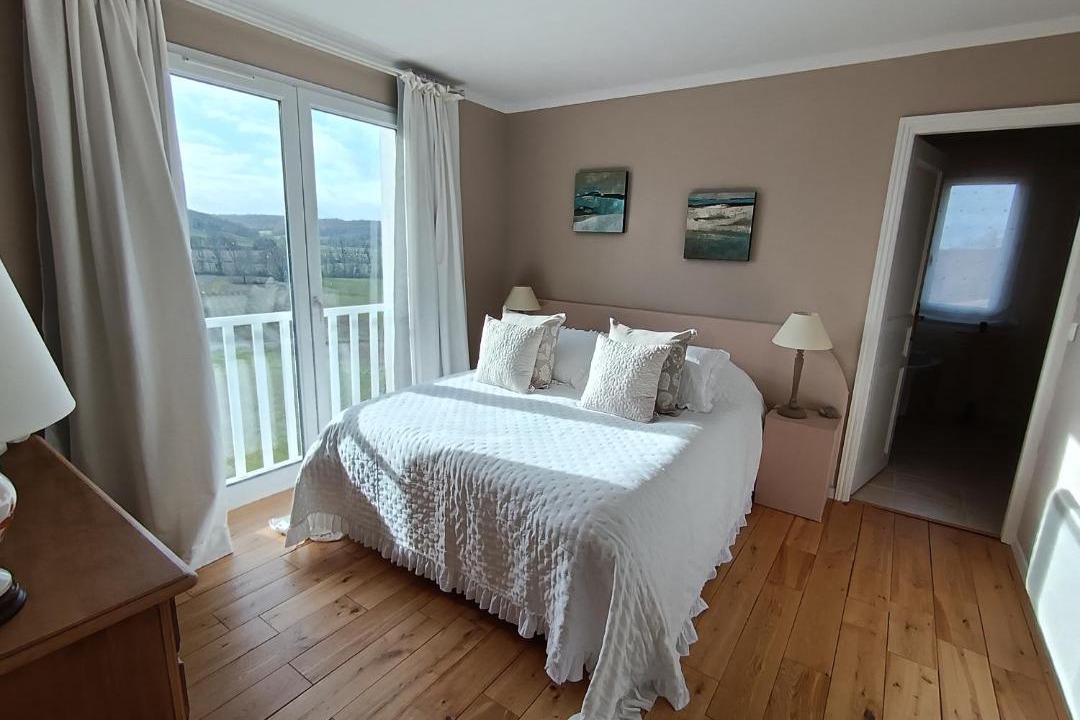 Photo of Bedroom in Castelnau-de-Montmiral