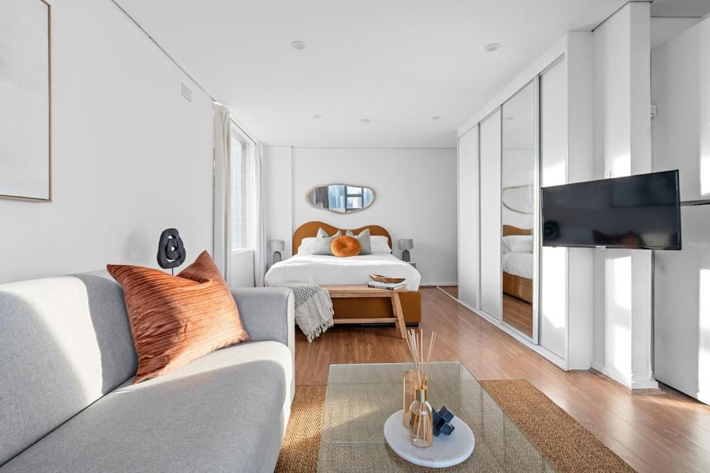 Photo of Others in McMahons Point