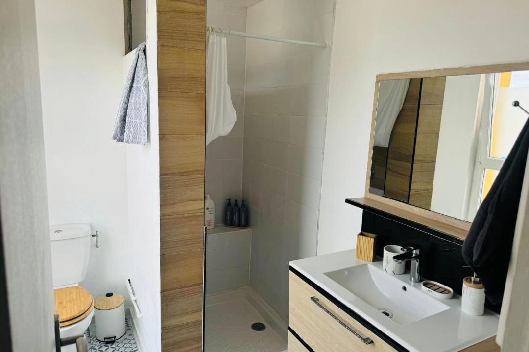 Photo of Bathroom in Pin - Vert Galant