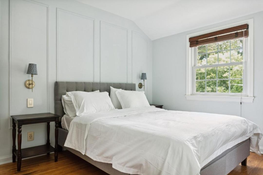 Photo of Bedroom in Lake Barcroft