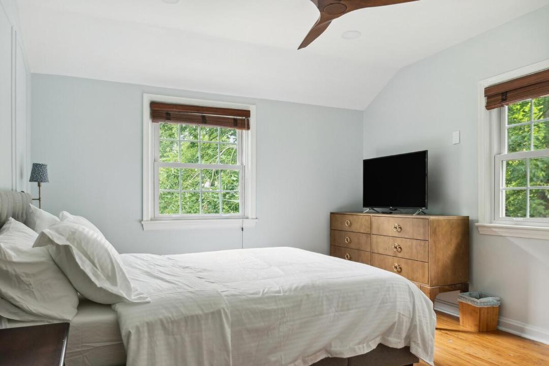 Photo of Bedroom in Lake Barcroft