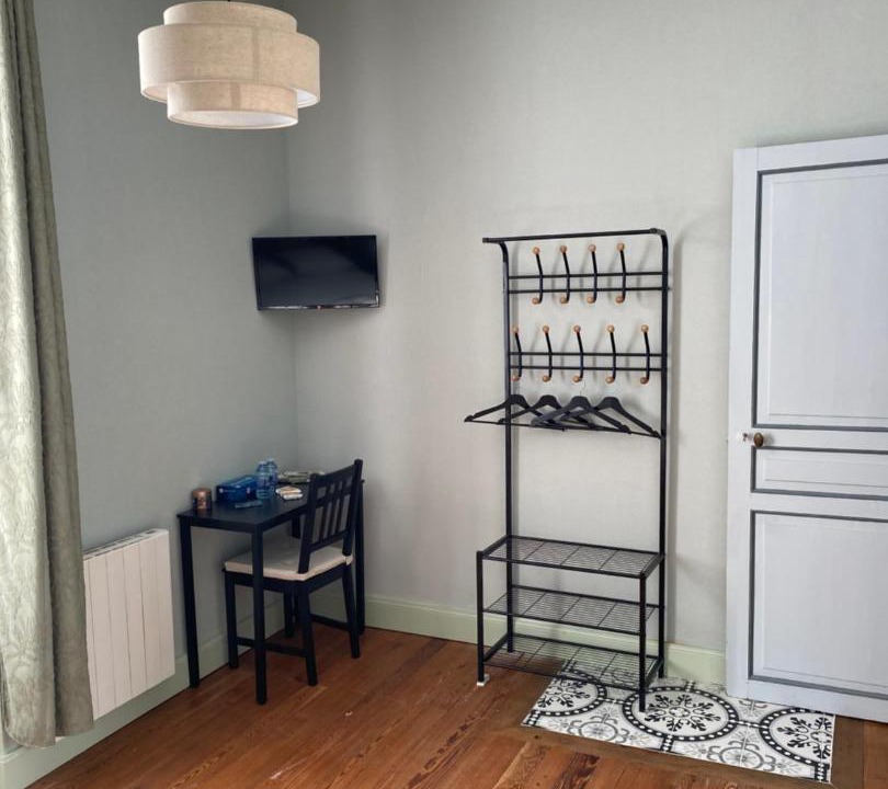 Photo of Others in Auxy