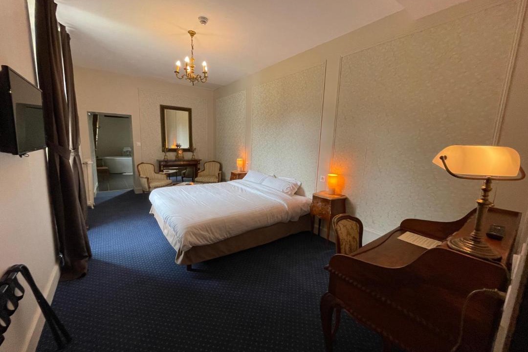 Photo of Bedroom in Brain-sur-Allonnes