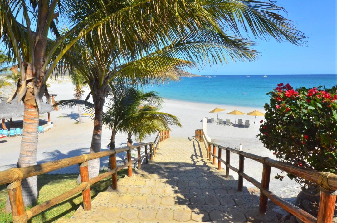 Photo of Others in Ensenada Los Muertos