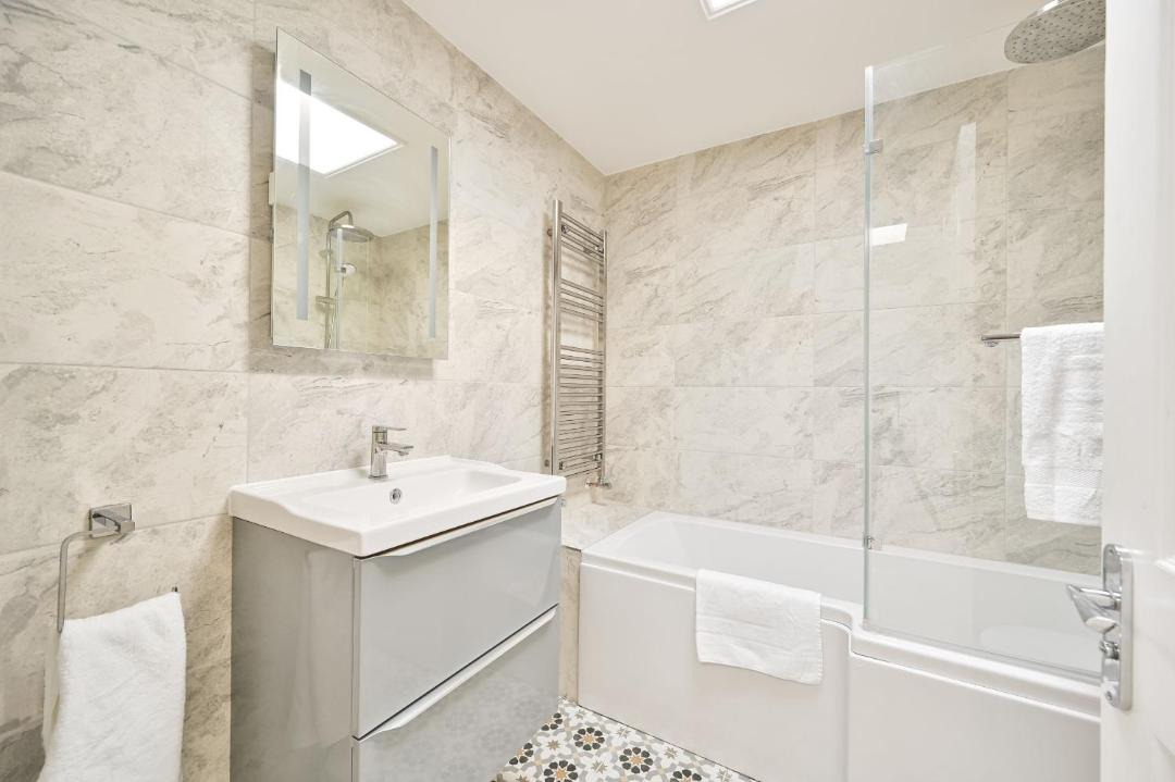 Photo of Bathroom in Mortlake