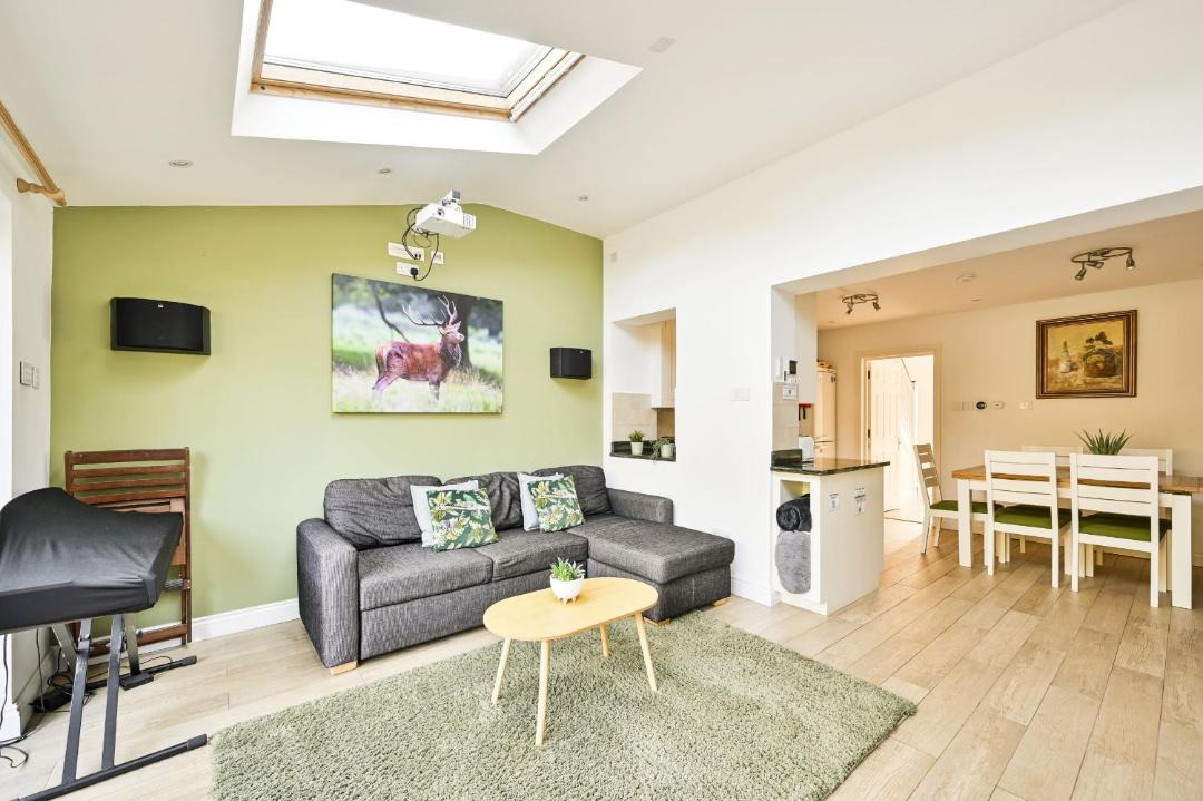 Photo of Others in Mortlake