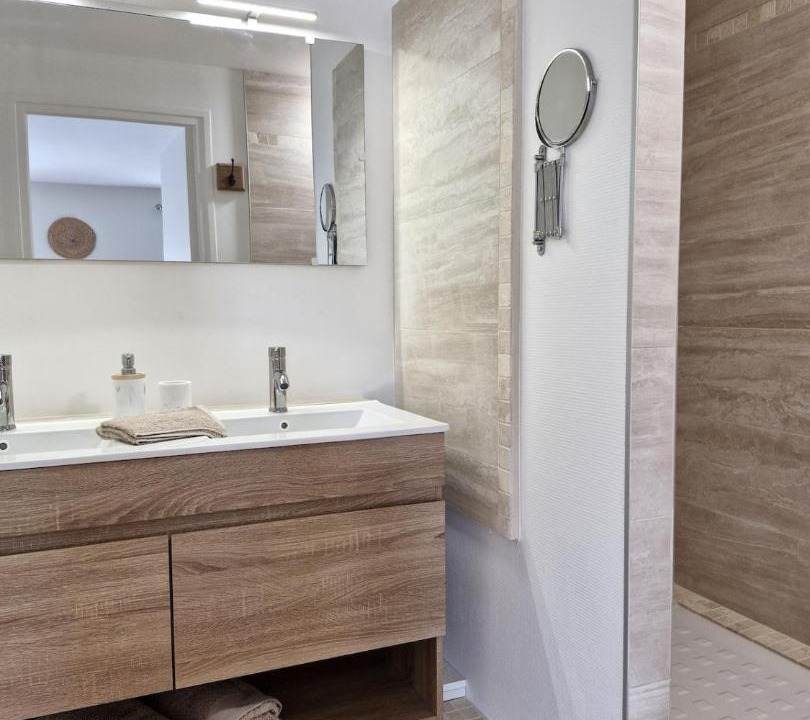 Photo of Bathroom in Colleville-sur-Mer