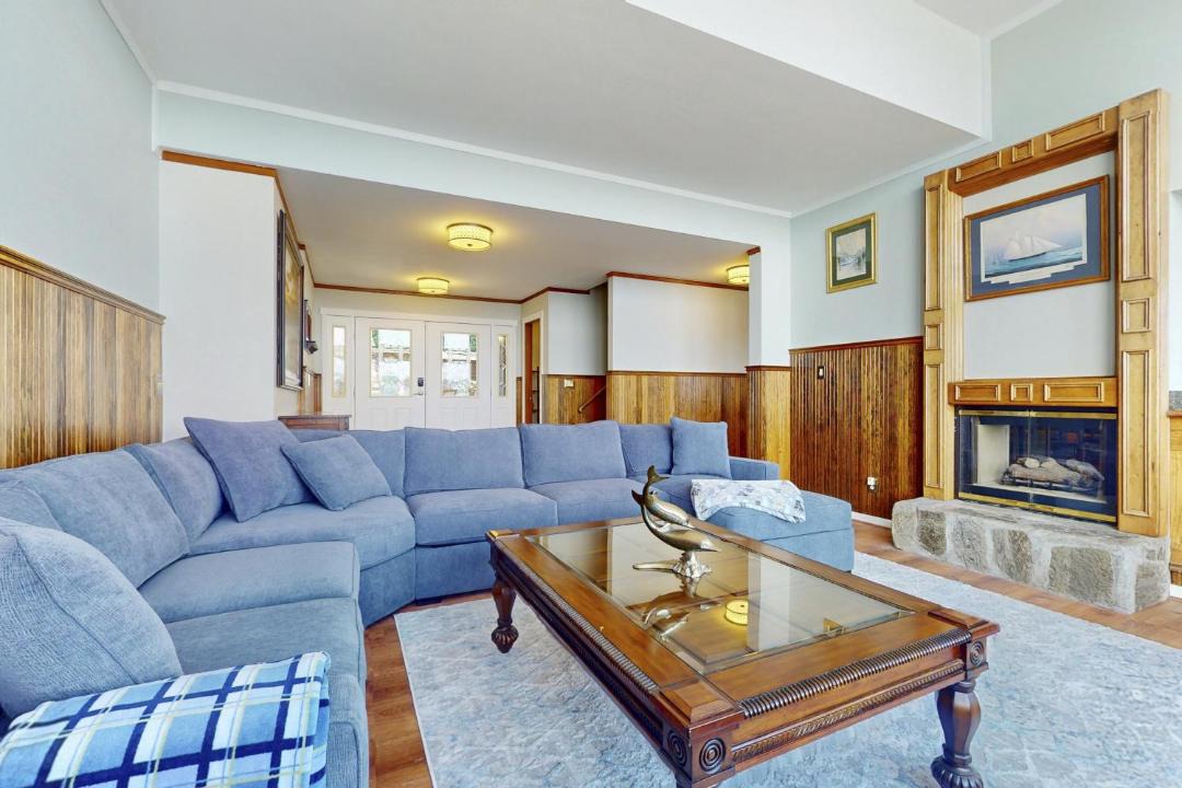 Photo of Others in Clinton